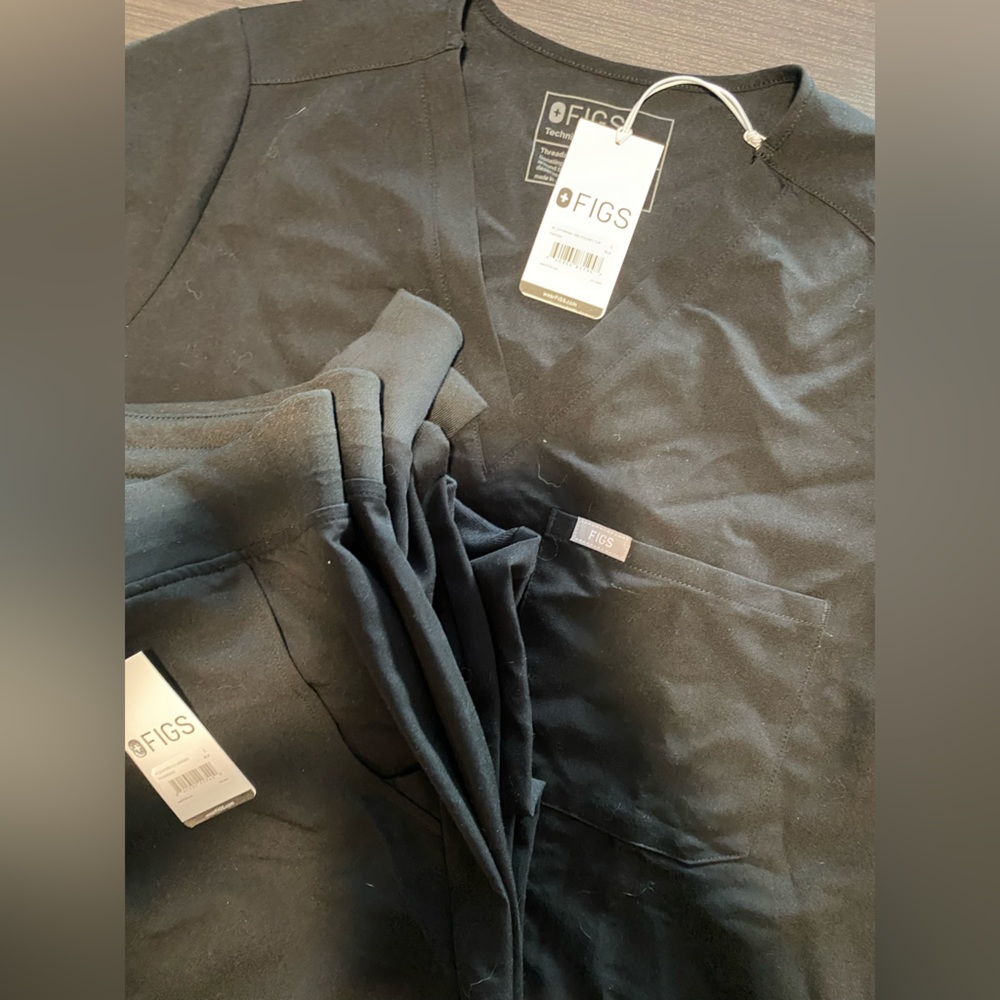 FIGS Large Black Women’s Scrub Top and Joggers NWT